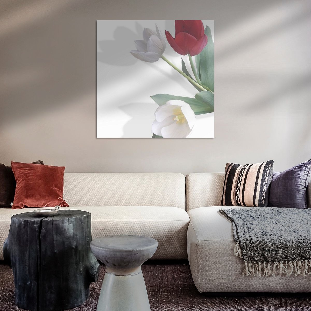 Tulpen spiekend om de hoek